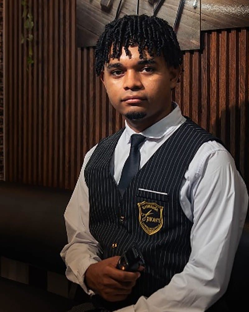 Luis, barbero